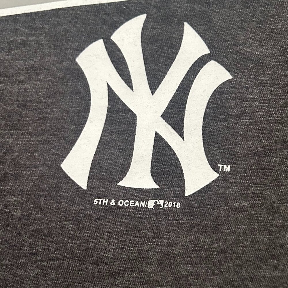 5th & Ocean Yankees Women's Tak top Large - Picture 5 of 7